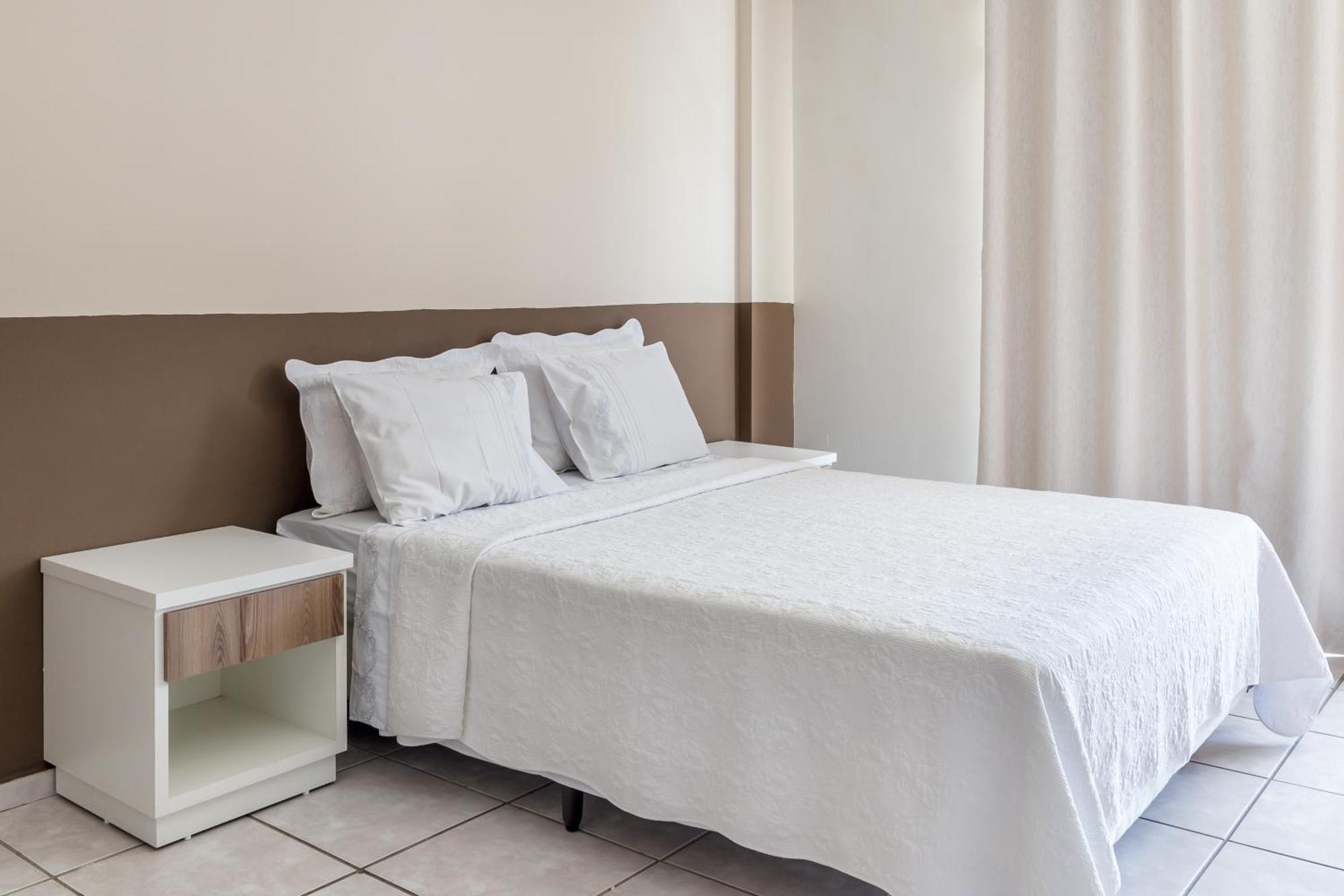 Apartamento de 2 Quartos com Vista da Piscina